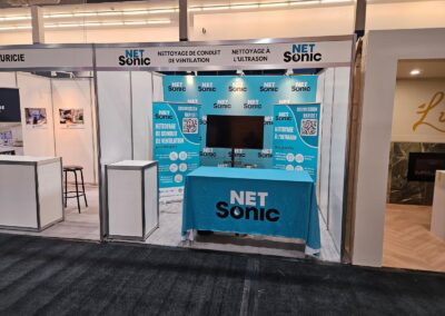Kiosque personnalisé Net Sonic avec comptoir et écran