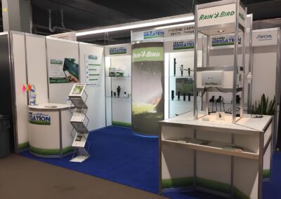 Kiosque rigide Techni Irrigation avec présentoirs éclairés