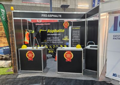 Kiosque sur mesure Saputo avec panneaux imprimés