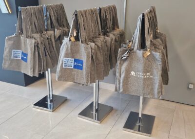Supports pour sacs promotionnels lors d’un événement